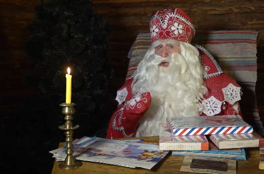 Дед Мороз из Великого Устюга передал для вологодских медиков сладкие подарки 